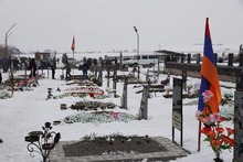 Հունվարի 28-ին` բանակի օրը, Շիրակի մարզպետ Հովհաննես Հարությունյանի գլխավորությամբ մարզային ու քաղաքային իշխանության ներկայացուցիչներն այցելել են Շիրակ գերեզմանատան "Ազատամարտիկների պանթեոն"