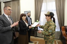 Շիրակի մարզպետ Նազելի Բաղդասարյանի որոշմամբ պատվոգրերով են պարգևատրվել շիրակցի երեք զինվորական կանայք