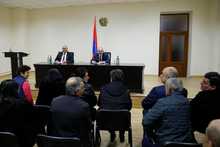  Վարչապետ Նիկոլ Փաշինյանը Շիրակի մարզպետ Մուշեղ Մուրադյանի հետ հանդիպում է ունեցել օրերս Հայաստան վերադարձած շիրակցի գերիների հարազատների հետ