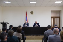 Շիրակի մարզպետ Դավիթ Առուշանյանը մարզպետի ողջ աշխատակազմի հետ աշխատանքային խորհրդակցություն է անցկացրել