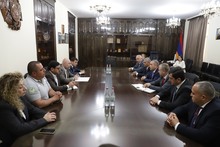 Շիրակի մարզպետը հյուրընկալել է ՀՀ սննդամթերքի անվտանգության տեսչական մարմնի պատասխանատուներին Շիրակի մարզպետը հյուրընկալել է ՀՀ սննդամթերքի անվտանգության տեսչական մարմնի պատասխանատուներին