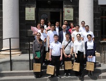 Շիրակի մարզպետ Դավիթ Առուշանյանն ընդունել է 2024-2025 ուստարում միջազգային օլիմպիադաներում մեդալներ նվաճած շիրակցի աշակերտներին