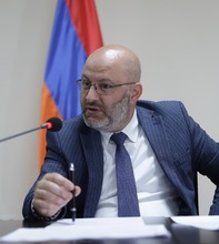 Մարզխորհրդի նիստի ավարտից հետո Շիրակի մարզպետը ճեպազրույց է ունեցել լրատվամիջոցների ներկայացուցիչների հետ