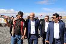 Աշոցքում Շիրակի մարզպետն այցելել է համայնքում գործունեություն իրականացնող տնտեսվարողների