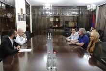 Շիրակի մարզպետ Դավիթ Առուշանյանը հյուրընկալել է «Գյուրջիև» անսամբլի գեղարվեստական ղեկավարին Շիրակի մարզպետ Դավիթ Առուշանյանը հյուրընկալել է «Գյուրջիև» անսամբլի գեղարվեստական ղեկավարին