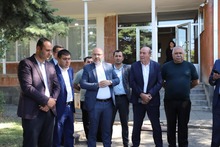 Մարզպետը ֆերմերների հետ քննարկել է բերքի իրացմանն առնչվող հարցեր