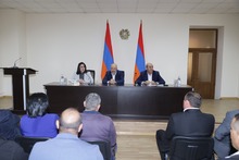 Շիրակի մարզպետը էկոնոմիկայի նախարարի տեղակալի հետ հանդիպել է Շիրակի մարզի համայնքների ղեկավարներին