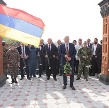 Հարգանքի տուրք 44-օրյա պատերազմի անմահ հերոսների հիշատակին