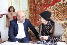  Շիրակի մարզպետն այցելել է մարզի ամենաերկարակյաց կանանց