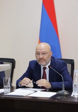 Մարզխորհրդի նիստից հետո Շիրակի մարզպետը պատասխանել է լրատվամիջոցներին հետաքրքրող հարցերին Մարզխորհրդի նիստից հետո Շիրակի մարզպետը պատասխանել է լրատվամիջոցներին հետաքրքրող հարցերին