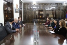 Շիրակի մարզպետ Դավիթ Առուշանյանն ընդունել է աշխատանքային այցով Շիրակի մարզում գտնվող Մարդու իրավունքների պաշտպան Անահիտ Մանասյանին