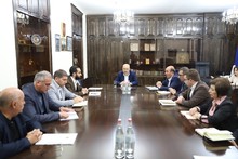 Շիրակի մարզպետ Դավիթ Առուշանյանի գլխավորությամբ տեղի է ունեցել աշխատանքային հերթական խորհրդակցությունը 