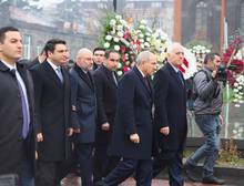 Գյումրիում կրկին հարգել են 1988 թվականի ավերիչ երկրաշարժի անﬔղ զոհերի հիշատակը Գյումրիում կրկին հարգել են 1988 թվականի ավերիչ երկրաշարժի անﬔղ զոհերի հիշատակը