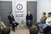 Շիրակի մարզպետ Դավիթ Առուշանյանը հանդիպել է «Ռեստարտ Գյումրի» երիտասարդական-քաղաքացիական կենտրոնի ակտիվ երիտասարդների հետ Շիրակի մարզպետ Դավիթ Առուշանյանը հանդիպել է «Ռեստարտ Գյումրի» երիտասարդական-քաղաքացիական կենտրոնի ակտիվ երիտասարդների հետ