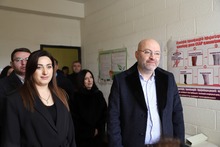  Շիրակի մարզպետ Դավիթ Առուշանյանն այցելել է Գյումրու թիվ 1 և Գ․ Նարեկացու անվան պոլիկլինիկաներ