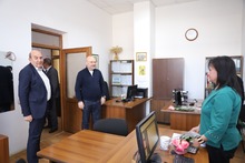 Շիրակի մարզպետ Դավիթ Առուշանյանը կանանց միամսյակի առթիվ շնորհավորել է մարզպետի աշխատակազմի կին աշխատակիցներին Շիրակի մարզպետ Դավիթ Առուշանյանը կանանց միամսյակի առթիվ շնորհավորել է մարզպետի աշխատակազմի կին աշխատակիցներին