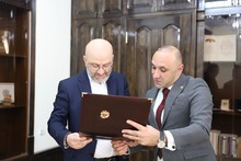 Շիրակի մարզպետն ընդունել է Մոնթե Մելքոնյանի անվան ռազմամարզական վարժարանի տնօրենին