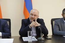 Շիրակի մարզպետ Դավիթ Առուշանյանն ու ՀՀ էկոնոմիկայի նախարար Գևորգ Պապոյանն այսօր մարզպետի աշխատակազմում հանդիպել են մարզի բնակիչների հետ