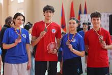 &laquo;ՀՀ վարչապետի գավաթ&raquo; սեղանի թենիսի սիրողական մրցաշարի եզրափակիչ փուլի մրցումներին հաղթող են ճանաչվել &laquo;Ֆոտոն&raquo; վարժարանի թիմերը