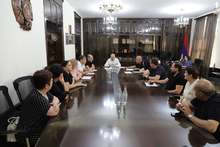 Շիրակի մարզպետ Դավիթ Առուշանյանի գլխավորությամբ աշխատանքային խորհրդակցություն է տեղի ունեցել մարզում գործող պոլիկլինիկաների տնօրենների մասնակցությամբ