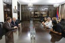 Շիրակի մարզպետը հանդիպել է GCIC &ndash; Gyumri Creative Industry Center նախաձեռնության ներկայացուցիչների հետ 