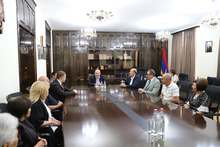 Շիրակի մարզպետը շնորհակալագրեր է հանձնել մարզպետի աշխատակազմի 30 տարվա աշխատանքային փորձ ունեցող աշխատակիցներին Շիրակի մարզպետը շնորհակալագրեր է հանձնել մարզպետի աշխատակազմի 30 տարվա աշխատանքային փորձ ունեցող աշխատակիցներին