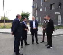 Շիրակի մարզպետն ու &laquo;Հայաստան&raquo; համահայկական հիմնադրամի գործադիր տնօրենն այցելել են Գյումրու &laquo;Մուշ-2&raquo; թաղամաս